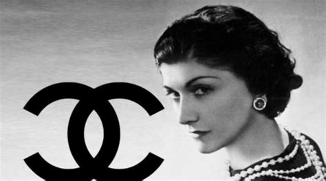 le piu belle foto di coco chanel|10 creazioni di Chanel, diventate icone nel mondo della moda.